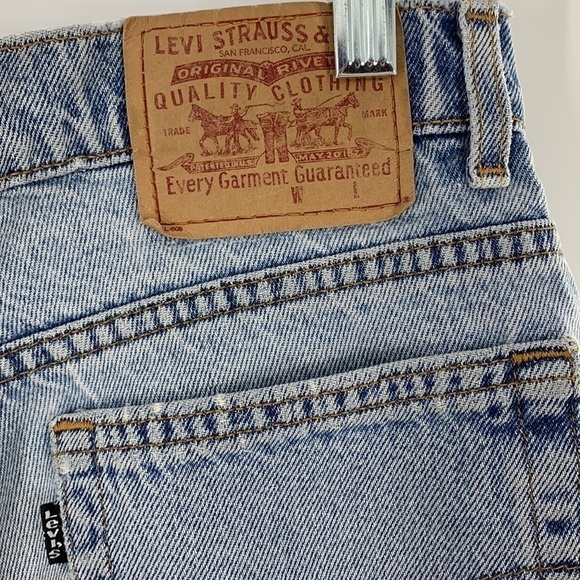 VINTAGE LEVIS BLACK TAG RAW HEM BUTTON FLY HIGH RISE SHORTS SIZE 11 JR - Picture 5 of 5